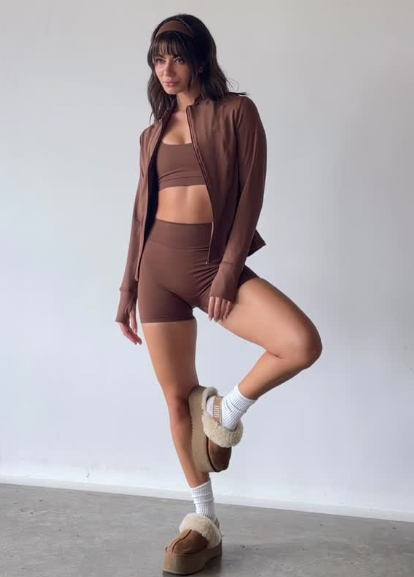 Conjunto marrom com jaqueta YAZY